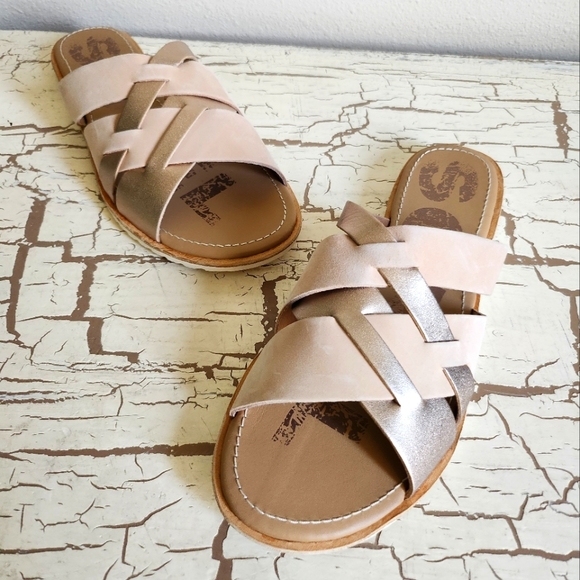 Sorel 8.5 Sandal Like-New Condition - Picture 1 of 4